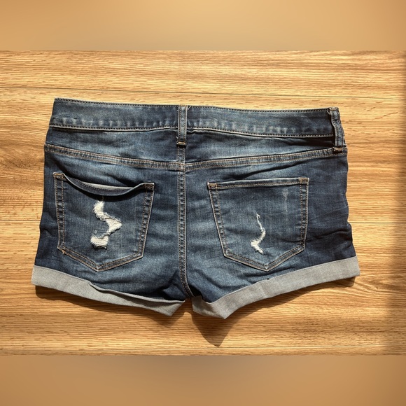 Express-Jean Ripped Shorts - Picture 2 of 3